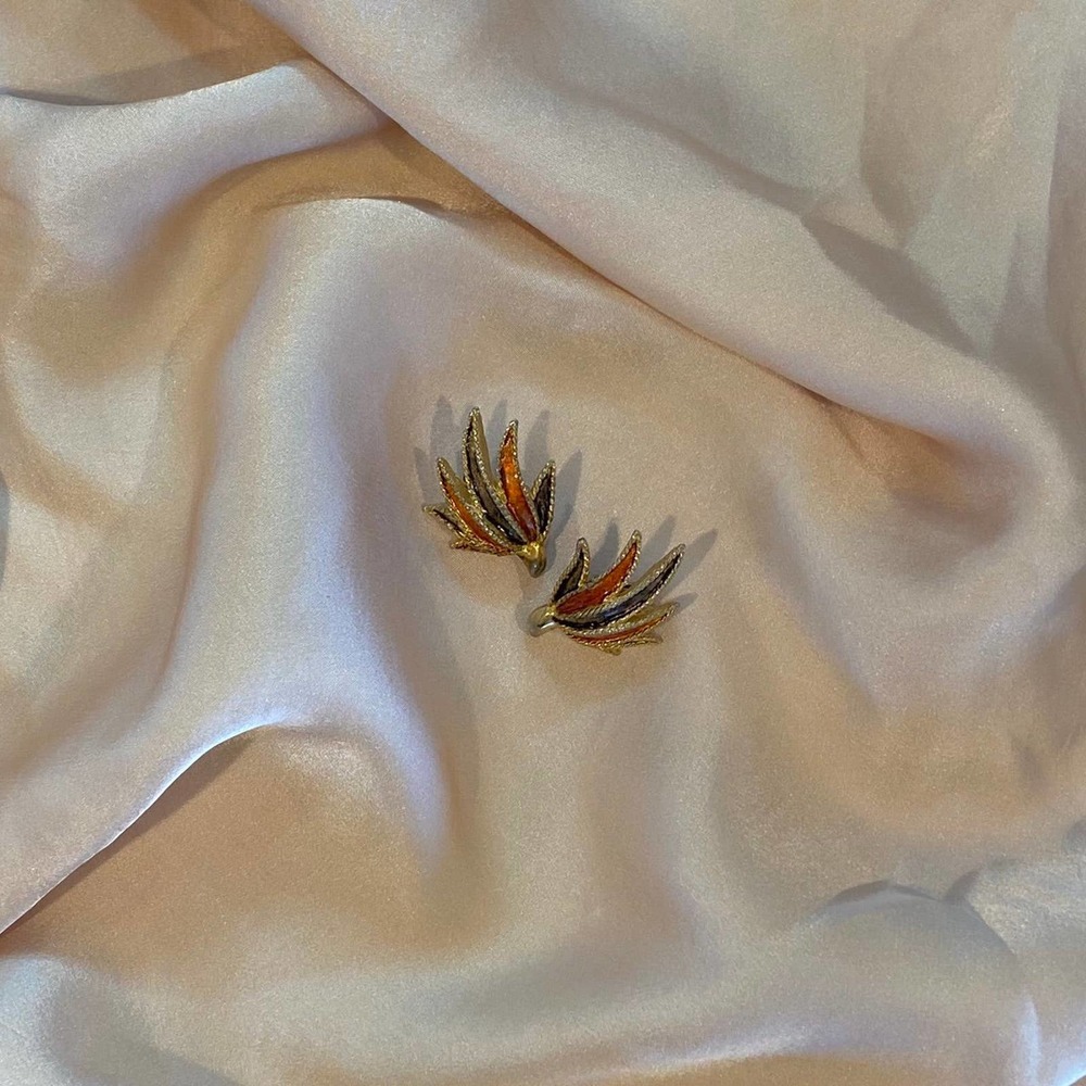 Beautiful fall colored leaf clip on earrings